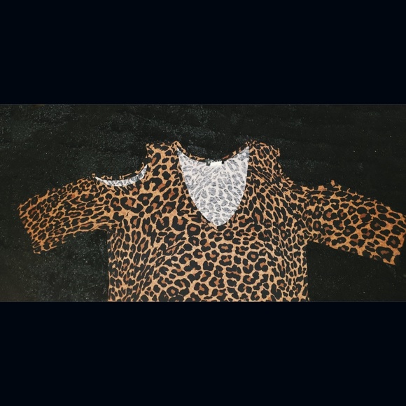 NWOT Cold shoulder tunic leopard top - Picture 3 of 4